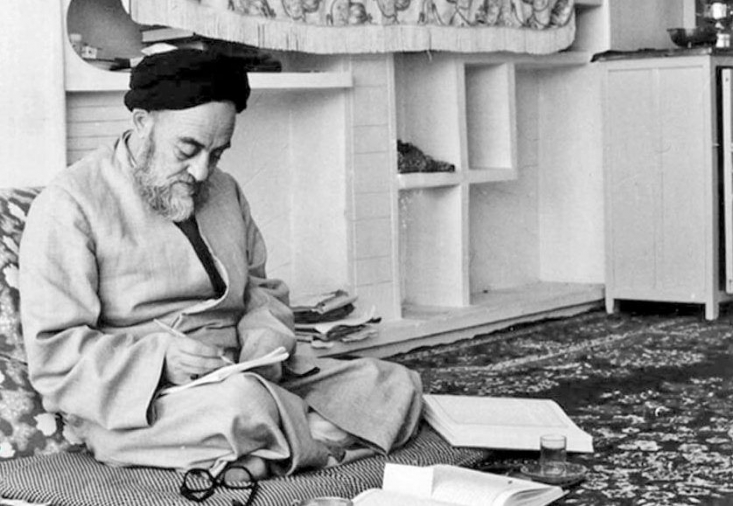 مکتب علامه طباطبایی(ره) و ستونهای مستحکم جمهوری اسلامی اگر شکلگیری، پیروزی و دوام انقلاب اسلامی را علاوه بر شخصیت بینظیر تاریخ اسلام و رهبر منحصر به فرد این انقلاب یعنی حضرت امام خمینی (ره)، مدیون شخصیت استثنایی علامه محمدحسین طباطبایی نیز بدانیم، ادعای گزافی مطرح نکردهایم.