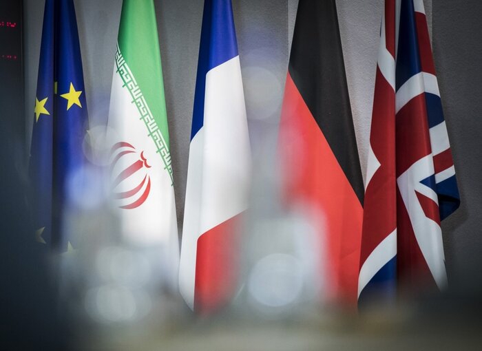 آرایش جدید تیم مذاکرهکننده جمهوری اسلامی/ مهمترین مختصات گفتگوهای ۸ آذر چیست؟ ترکیب تیم مذاکرهکننده کاملا ناظر به هدف گفتگوها یعنی «لغو تحریم» تنظیم شده است. بخشهای سیاسی، دیپلماسی اقتصادی و حقوقی وزارت خارجه به همراه نمایندگانی از وزارت اقتصاد، بانک مرکزی و وزارت نفت ترکیب اصلی تیم مذاکره کننده ایران در دور جدید خواهند بود.