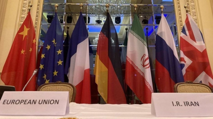 سناریوی «مصادره به مطلوب» از «شانگهای» تا «وین»/ در روز اول گفتگوهای رفع تحریم دقیقاً چه گذشت؟ جمهوری اسلامی تمام «فرمت» مذاکراتی قبل را مبنای کار خود قرار داده اما برای خروج از بنبست مذاکراتی شکل گرفته، بر روی «محتوا» و «متن» مشخصی که در ۲۰ ژوئن به دست آمده گفتگو خواهد کرد.