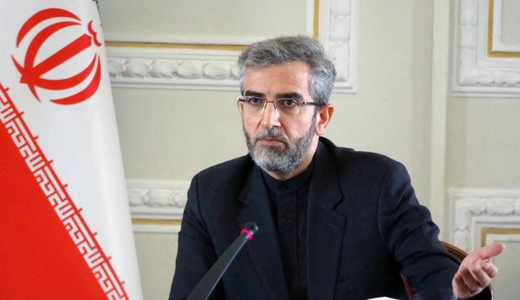 در مذاکرات بسیار جدی هستیم/ اکنون توپ در زمین آمریکاییهاست/ ایران درباره برنامه موشکی خود وارد مذاکره نمیشود علی باقری در این مصاحبه گفته است که ایران تحت هیچگونه فشاری حاضر به توافق درباره برنامه غنیسازی هستهای خود نیست و این که توپ دقیقاً در «زمین آمریکا است».