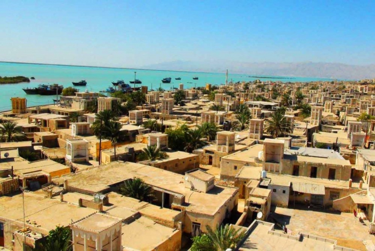 12 جاذبه تاریخی قشم که باید از آن دیدن کنید
قشم مثل یک سرزمین جادویی میماند که با آن درهها و کلوتهای باشکوهش دل از هر گردشگری میبرد. اما باید بدانید که زیباییهای این جزیره تنها با سواحل و جاهای طبیعیاش نیست.