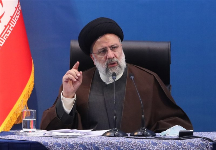 پیگیری وضع سیلزدگان استانهای جنوبی توسط آیتالله رئیسی/ وزیر نیرو بهنمایندگی از رئیسجمهور به مناطق سیلزده رفت رئیسجمهور برای بررسی وضعیت سیلزدگان استانهای جنوبی، علیاکبر محرابیان را مأمور حضور و بازدید از روند کمک و امدادرسانی کرد.