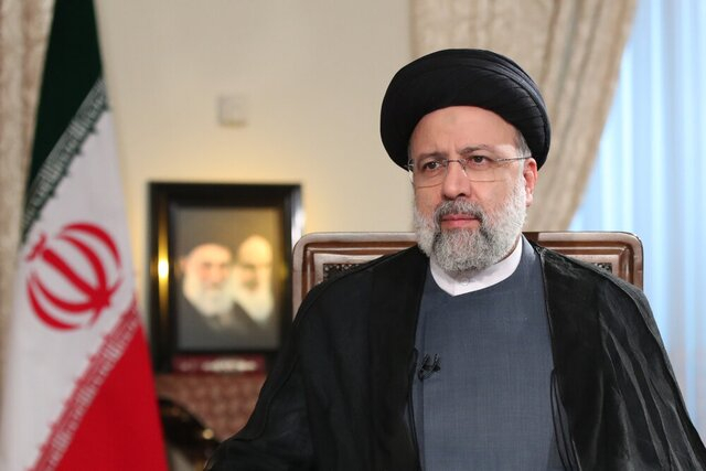 صادرات نفت به حدی افزایش یافته که دیگر نگرانی نداریم/ پول فروش نفت به کشور باز میگردد رئیس جمهور همچنین با بیان اینکه ما رفع تحریمها را عزتمندانه دنبال میکنیم، گفت: صادرات نفت در دولت سیزدهم ۴۰ درصد افزایش یافته و پول حاصل از صادرات نیز در حال بازگشت به کشور است.