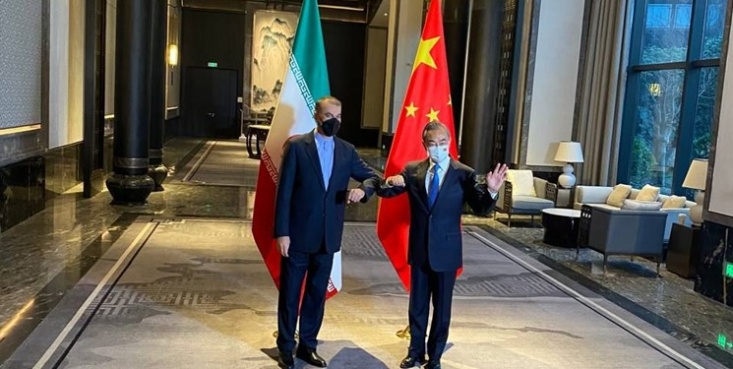 ظریف، فروردین ۱۴۰۰: همکاری با چین بدون برجام و FATF به جایی نمیرسد/ امیرعبداللهیان، امروز: توافق با چین از امروز عملیاتی میشود امیرعبداللهیان بیان کرد: اما برای عملیاتی کردن قرارداد ۲۵ ساله و موضوعات مختلف منطقهای و بینالمللی، حامل پیام کتبی آقای رئیسی رئیس جمهور به آقای شی جین پینگ رئیس جمهور چین بودیم.