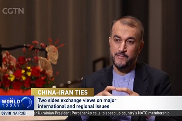 چین و روسیه از پیشنهادات سازنده ایران در وین حمایت کردهاند/ کشورهای غربی از جمله آمریکا، هیچ پیشنهاد مبدعانه ای را ارائه نکردند وزیر خارجه جمهوری اسلامی ایران امروز در مصاحبه با شبکه تلویزیونی «سیجیتیاِن» تصریح کرد که تهران هرگز قصد اتلاف وقت و یا منحرف کردن جریان مذاکراتِ برچیدن تحریم های ضدایرانی را ندارد.