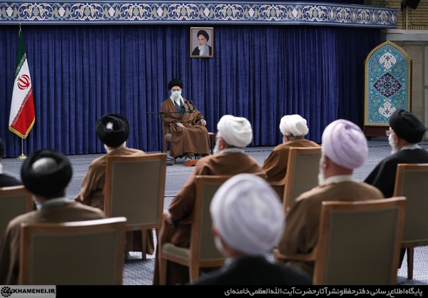 سادهلوحانهتر و ناشیانهتر از کسی که میگوید قدرت دفاعی راکاهش دهیم وجود ندارد/ برخی میخواستند بازوهای قدرت ملی را قطع کنند/ اگر اجازه این کار داده میشد، ایران امروز با خطرات بزرگی مواجه بود/ تصویب بودجه سنگین برای جهاد تبیین غلط و بینتیجه است شیاطین با ابزار رسانه دائماً در حال ترویج دروغ و تزیین حرفهای بیمبنا هستند تا با کاهش ایمان و اعتماد به نفس عمومی، ملت را مأیوس و ناامید کنند.
