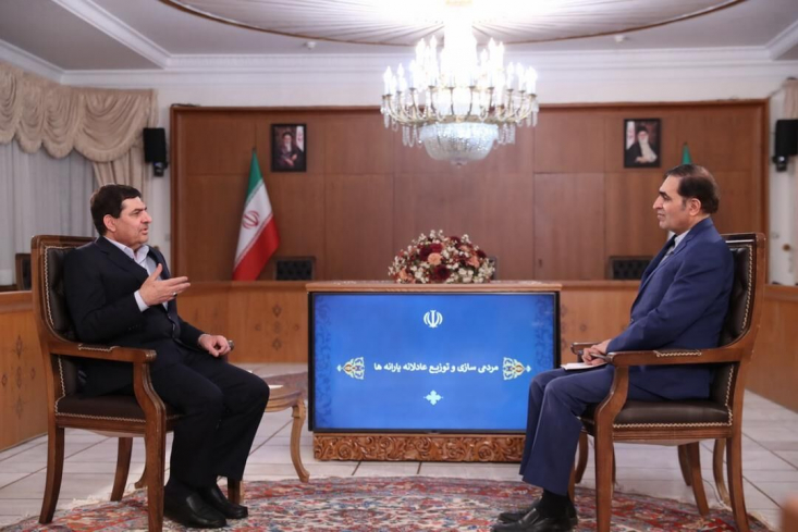 معاون اول رئیسجمهور: یارانه نان و دارو حذف نمیشود/ مردم نگران نباشند/ نباید عدهای با ارز ترجیحی به سود کلان برسند و برخی به سختی زندگی کنند معاون اول رئیس جمهور با بیان اینکه در لایحه بودجه ۱۴۰۱ بحث حذف ارز ترجیحی نبود و از سوی دیگر دولت مجبور بود برای جلوگیری از مفاسد این ارز، آن را اصلاح کند، برای آنکه در ایام نوروز و ماه رمضان مردم متحمل سختی نشوند، این کار در آن مقطع صورت نگرفت.
