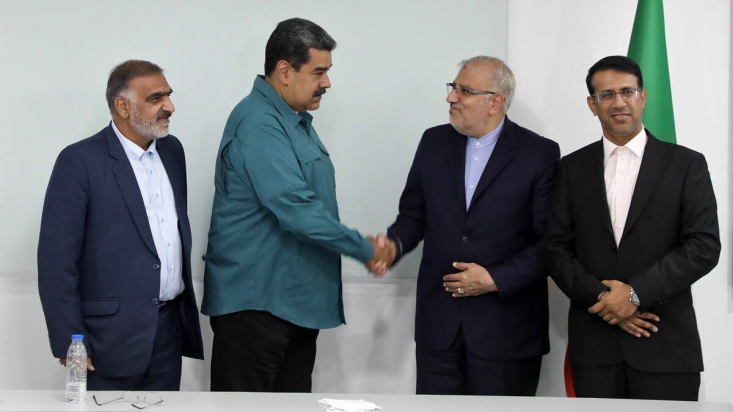دیپلماسی انرژی در حیاط خلوت آمریکا/ هشت قرارداد و تفاهمنامه در ونزوئلا، کوبا و نیکاراگوئه امضا شد امضای هشت قرارداد و تفاهمنامه با سه کشور آمریکای لاتین در بخشهای توسعه و تولید در میدانهای نفت و گاز، ارتقا و نوسازی پالایشگاهها و بهرهگیری از ظرفیتهای پالایشگاهی و سایر حوزههای آموزشی و خدماتی صنعت نفت و گاز، رهاورد سفر جواد اوجی، وزیر نفت و هیئت همراه به سه کشور آمریکا لاتین بود.