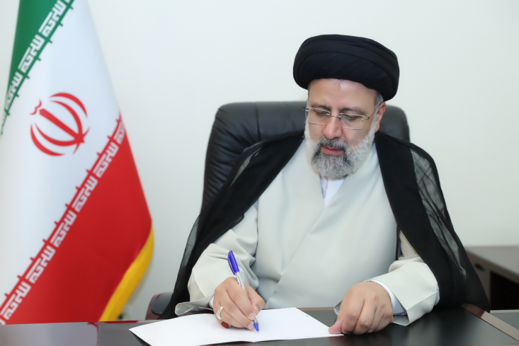 دستیار رئیس جمهور در امر مردمیسازی دولت منصوب شد رئیس جمهور در حکمی سید احمد عبودتیان را به عنوان «دستیار رئیس جمهور در امر مردمیسازی دولت» منصوب و همه مقامات و دستگاههای دولتی را در راستای تحقق انتظارات پیوست این حکم، مکلف به همکاری با وی کرد.