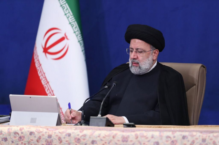 آغاز فصلی جدید از ارتباطات بدنه جریان انقلابی با نظام اجرایی کشور/ عبودتیان «دستیار رئیس جمهور در امر مردمیسازی دولت» شد/ کارویژه «شبکه همیاران مردمی دولت» چیست؟ رئیس جمهور در حکمی «سید احمد عبودتیان» را به عنوان «دستیار رئیس جمهور در امر مردمیسازی دولت» منصوب کرد.