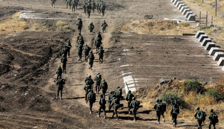 وحشت در اردوگاه صهیونیستها/ از آماده باش ارتش تا افزایش سطح امنیتی در سفارتخانهها شبکه «العربیه» امروز (دوشنبه) مدعی شد، رژیم صهیونیستی در جبهه شمالی یعنی مرز فلسطین اشغالی با لبنان و سوریه حالت آمادهباش اعلام کرده است.