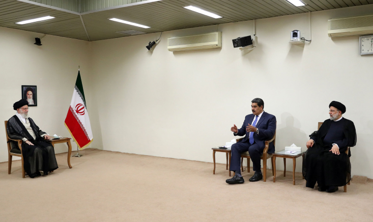 از آیت الله خامنهای قدردانی میکنم/ سخنان ایشان به ما قدرت میدهد نیکلاس مادورو، رئیس جمهور ونزوئلا و هیأت همراه عصر روز شنبه ۲۱ خرداد ۱۴۰۱ با حضرت آیتالله خامنهای، رهبر معظم انقلاب دیدار کردند.