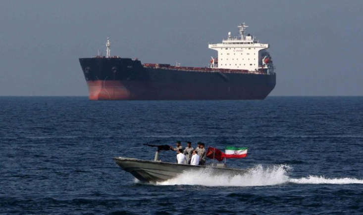 یک روزنامه سوری با اشاره به پهلو گرفتن 2 نفتکش ایرانی در سواحل سوریه، آن را نخستین ثمره سفر اخیر رئیس‌جمهور این کشور به ایران دانست.

