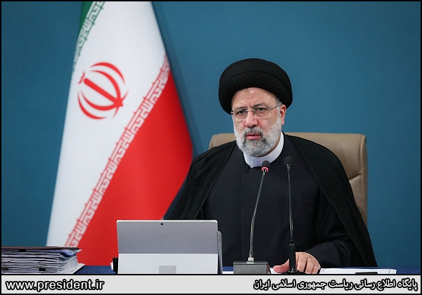 قرار دادن بیش از ۵ میلیون نفر تحت پوشش بیمه سلامت، امیدآفرین است/ دستگاههای اجرایی اخبار اقدامات و تلاشهای خود را با مردم در میان بگذارند آیت الله رئیسی در جلسه هیئت دولت گفت: یکی از خبرهای امیدآفرین این روزها، اقدامی است که وزارت بهداشت در تحت پوشش بیمه سلامت قرار دادن بیش از ۵ میلیون نفر انجام داده است.