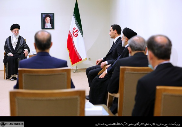 سیاست دولت برای گسترش روابط با کشورهای همسایه کاملاً درست است/ کمیسیون همکاریهای مشترک میان دو کشور بهصورت جدی فعال باشد حضرت آیتالله خامنهای رهبر انقلاب اسلامی پیش از ظهر امروز (چهارشنبه) در دیدار سردار بردی محمداف رئیسجمهور ترکمنستان و هیئت همراه، گسترش و تعمیق هر چه بیشتر روابط را کاملاً به نفع هر دو کشور دانستند و گفتند: سیاست دولت جمهوری اسلامی ایران، گسترش روابط با کشورهای همسایه است و این، سیاستی کاملاً درست است.