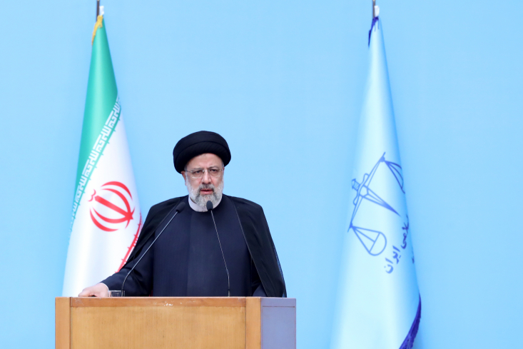 در گذشته مسئولان گرفتار حاشیهها شدند و از کارها عقب ماندند/ تصمیم جدی ما این است که به متن بپردازیم/ نه حق عقبگرد داریم، نه حق درجا زدن/ جامعه با اجرای عدالت قوام مییابد باید در تصمیمسازیها و تصمیمگیریها پیوست عدالت وجود داشته باشد و ضرورت دارد به شکل مستمر رصد کنیم که در تصمیمات چقدر به عدالت نزدیک شدهایم.
