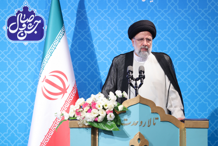 دولت به عنوان کارگزار نظام اسلامی خود را موظف به حمایت از امر ازدواج میداند/ دستورات ویژه رئیس جمهور برای تسهیل ازدواج رئیس جمهور با بیان اینکه دولت به عنوان کارگزار نظام اسلامی خود را موظف به حمایت از امر ازدواج میداند، برای تسهیل پرداخت وام ازدواج به جوانان، در اختیار قرار دادن امکانات و مراکز فرهنگی دولتی برای ازدواج جوانان و نیز تحویل زمین و پرداخت تسهیلات به خود جوانان برای ساخت مسکن در راستای تسهیل ازدواج دستورات ویژهای صادر کرد.