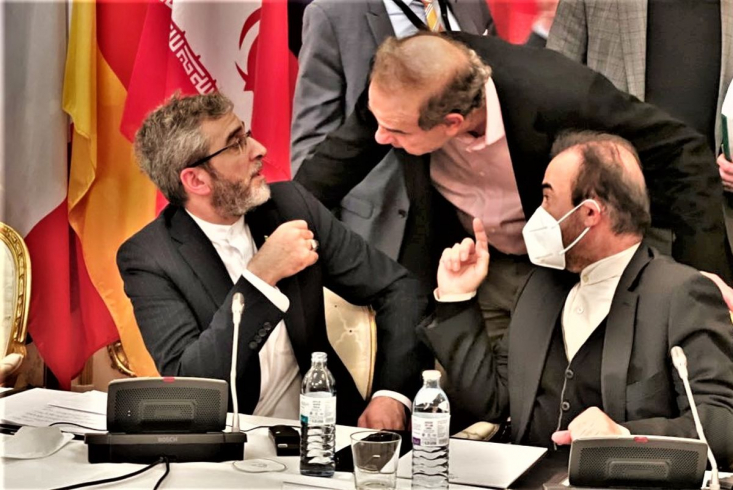 ایران از سر ناچاری وارد مذاکرات نشده است؛ پس هیچ امتیاز مجانی به آمریکا نخواهد داد/ راهبرد ایران دست یافتن به یک توافق محکم و دائمی است/ رسیدن به توافق مستلزم شجاعت کافی آمریکا و پذیرش واقعیتهای موجود است/ واشینگتن تحت فشار داخلی و خارجی مذاکره میکند واقعیتهای موجود را بپذیرد و دست از غرور تک قطبی خود بردارد که فقط به جهان دستور میدهد و اطاعت میشود. آمریکا تا زمانی که برداشت صحیحی از مذاکرات نداشته باشد، نخواهد توانست در آن به نتیجه برسد.