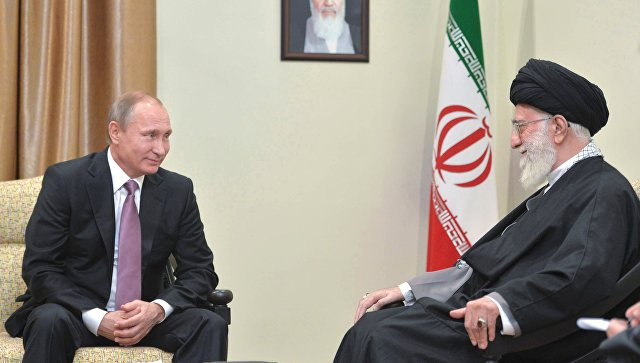 چرا رهبر انقلاب تحلیل نظامی خود از جنگ اوکراین را شفاف بیان کردند؟ آیت الله خامنه ای در یک فرآیند چندین ساله، رابطه ایران و روسیه را به سوی نقطه ای شاید غیرقابل تصور برای بسیاری از کارشناسان رسانده است. البته این نقطه طلایی در حال حاضر دو علامت بزرگ با خود همراه دارد؛ اولی نظامی و دومی اقتصادی.