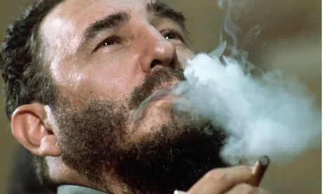 سازمان سیا چند بار سعی کرد کاسترو را به قتل برساند که معروف‌ترین مورد آن عملیات مانگوس بود. در این عملیات قرار بود در سیگارهای برگ فیدل مواد منفجره قرار داده شود.