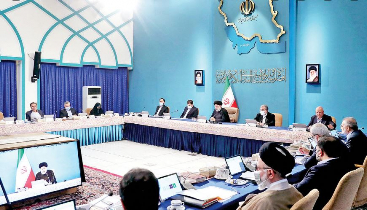 ۳۰ اقدام شاخص اقتصادی دولت از زبان ۳۰ اقتصاددان با وجود این که یک سال دوره زمانی مناسبی برای بررسی عملکرد یک دولت نیست، اما به هر روی میتوان از اقدامات و برنامههای دولت درابتدای راه، آینده را پیشبینی کرد؛ این درحالی است که درهمین یک سال اخیر و باوجود تمام مشکلاتی که ازسالهای قبل برجای مانده بود، دولت سیزدهم توانست عملکرد قابل قبولی از خود نشان دهد.