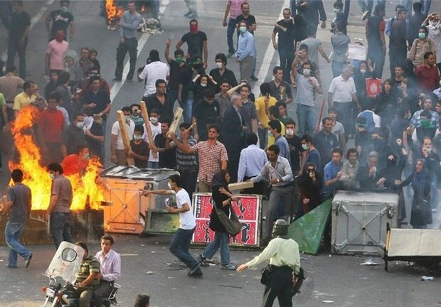 عدم مرزبندی با دشمن؛ بیماری مزمن اصلاحطلبان مخرج مشترک به دست آمده از اهداف آشکار دشمنان انقلاب و همسو شدن ناآگاهانه و آگاهانه برخی از منتسبین به جریان سیاسی اصلاحات در کشور، نمونه بارزی از بی توجهی به لزوم مرزبندی با دشمنان است.