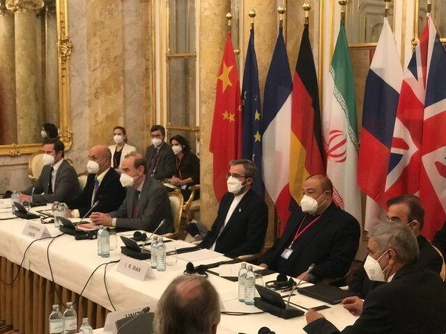 دیپلماسی متوازن دولت سیزدهم اصلاحطلبان را عصبانی کرد/ آیا جریان انقلابی با مذاکره مخالف بوده است؟/ ماجرای «مذاکرات تهران» در سال ۸۹ در دولت تندروی جرج بوش، آمریکا نهایتا با چرخشی منفعلانه از مواضع خود، بدون هیچ پیش شرطی پای میز مذاکره نشست و تصویر سعید جلیلی دبیر شورای عالی امنیت ملی وقت با ویلیام برنز نماینده آمریکا در مذاکرات در رسانهها منتشر شد.