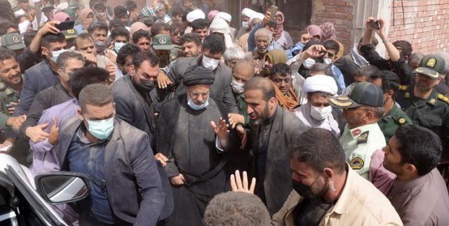 ضرورتهای تشکیل استان «کرمان جنوبی» استان کرمان با مساحت ۱۸۰,۸۳۶ کیلومتر مربع پهناورترین استان کشور است که همین وسعت زیاد این استان را با مسائلی مانند پراکندگی جغرافیایی مراکز شهری و خدماترسانی، کمبودها و نواقص سیستمهای مواصلاتی، تنوع فرهنگی و قومی، اقلیمهای متنوع گرمسیری و سردسیری مواجه کرده است.
