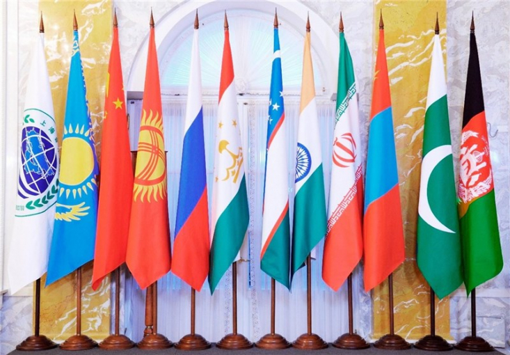 مسیری که ایران در راه پیوستن به سازمان شانگهای پیمود/ شبهه پردازان دنبال چه چیزی هستند؟ پذیرش رسمی ایران در یکی از مهمترین سازمانهای بینالمللی و حضور رئیس جمهور در جمع سران این گروه، گرچه ثمره پیگیریهای مستمر دولت است و در راستای منافع ملی، اما گروهی را چنان برآشفته کرده که خط تخریبی مضحکی را علیه این موفقیت ایران به راه انداختهاند.
