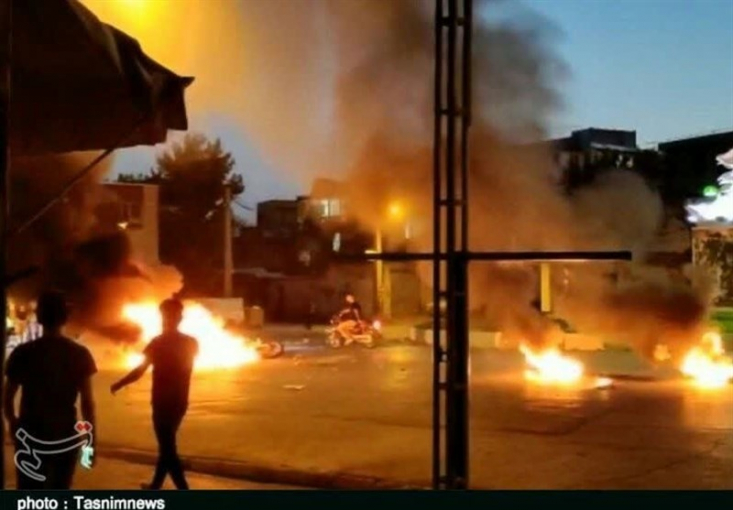 شهادت ۴ بسیجی به دست اغتشاشگران در تجمعات غیرقانونی اغتشاشگران طی شبهای گذشته، سه بسیجی در شهرهای مشهد، قزوین و تبریز به دست داعشیهای وطنی، به شهادت رسیدند و یک بسیجی همیار پلیس هم چند شب پیش در شیراز به شهادت رسید.