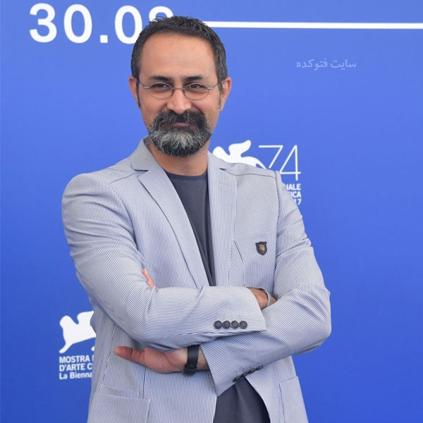 وحید جلیلوند بیش از آنکه فیلمساز باشد، یک کاسب زیرک است. او که فیلمش را بدون مجوز به خارجی‌ها فروخته، منت عدم نمایش آن در ایران را نیز به سر مردم و ارشاد می‌گذارد. او به دنبال سود و سواستفاده است.