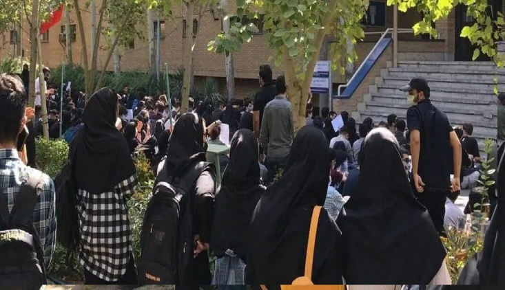 وساطت نهاد رهبری در دانشگاهها برای آزادی دانشجویان بازداشتی/ دانشجویان باقیمانده در بازداشت کمتر از ۱۵ نفر معاون فرهنگی و سیاسی نهاد نمایندگی مقام معظم رهبری در دانشگاهها اعلام کرد: بسیاری از دانشجویان بازداشتی در جریان درگیریهای اخیر با وساطت این نهاد و وزارت علوم آزاد شدهاند.