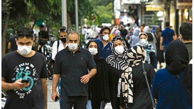 استفاده حدود ۲۱ درصدی از ماسک در کشور طبق اعلام وزارت بهداشت، میانگین میزان رعایت بهداشت فردی در اماکن عمومی استانهای کشور تا هفته منتهی به ششم مهر ماه، ۴۳ درصد بوده و میانگین استفاده از ماسک نیز در کشور به حدود ۲۱ درصد رسیده است.