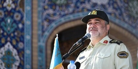 پلیس از گلوله‌های پلاستیکی استفاده می‌کند، البته غیر از دفاع از مقر که بحث آن جدا است.

