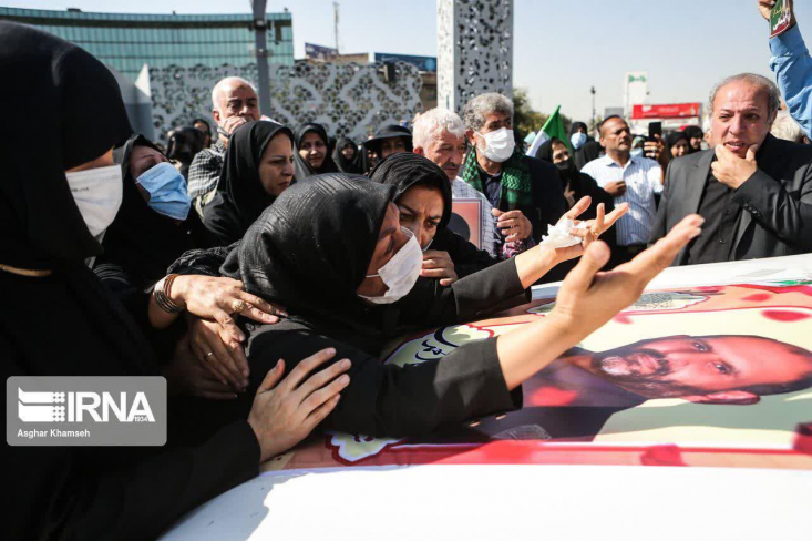 تشييع پيكر شهيد مدافع امنيت پوريا احمدی مراسم تشييع پيكر شهيد مدافع امنيت پوريا احمدی صبح جمعه(۱۵ مهر ۱۴۰۱) از ميدان امام حسين(ع) تا ميدان شهدا برگزار شد.
