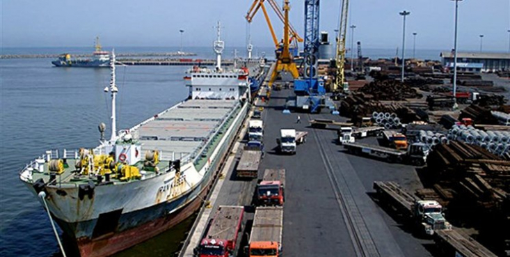 روزانه یک فروند کشتی، در ۶ ماه نخست سال ۱۴۰۱ در بنادر ایران پهلوگیری کرد تا در مجموع ۴ میلیون و ۴۲۶ هزار تن انواع کالاهای اساسی، در این مدت با ۱۸۶ فروند کشتی وارد کشور شود.