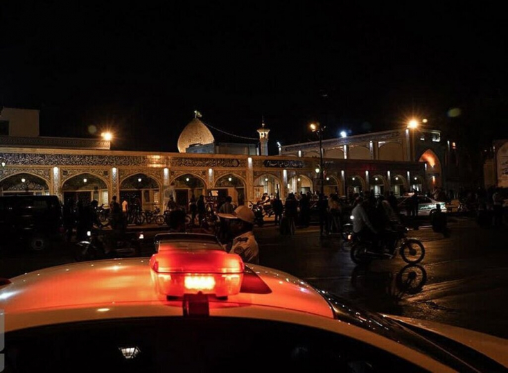 اقدام تروریستی یک فرد مسلح عصر چهارشنبه در حرم مطهر حضرت شاهچراغ (ع) باعث شهادت جمعی از زائران و زخمی شدن تعدادی دیگر شد. 