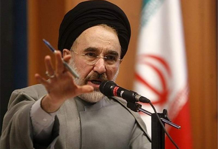 خشونتورزان دیروز، مدعیان گفتوگو/ بازخوانی نحوه برخورد دولت اصلاحات با معترضین اما در این میان برخی از خواص که در کارنامه سیاسی خود، سیاههای از اعمال خشونت دارند هنوز هم در تلاش هستند تا با گرفتن مواضع دوپهلو، به نحوی موضع بگیرند که نه سیخ بسوزد نه کباب.