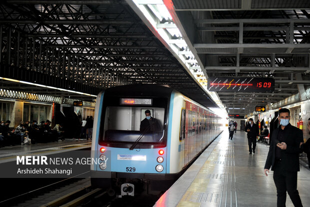 سرپرست شرکت بهره برداری متروی تهران و حومه از آماده به‌کار شدن چهار رام قطار به‌رغم کمبود منابع مالی در مترو پایتخت خبر داد.