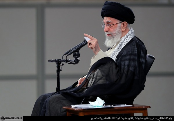 رهبر معظم انقلاب فرمودند: صحنه گردانان اصلی اغتشاشات اخیر که نتوانستند مردم را به صحنه بیاورند، درصددند با ادامه شرارت‌ها، مسئولان را خسته کنند اما اغتشاشات جمع خواهد شد و ملت با تنفر روزافزون از آنها با نیروی بیشتر و روحیه تازه‌تر، به کار و تلاش و پیشرفت ادامه خواهد داد.