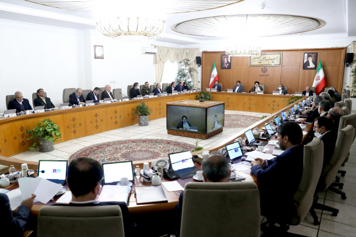 اغتشاش هم مانع گفتگو و هم مانع هر نوع توسعه یافتگی است/ گوش شنوای دولت برای اعتراضات/ امنیت خط قرمز دولت است رئیس جمهور اظهار داشت: دولت برای شنیدن حرف معترض و مخالف گوش شنوا دارد، اما اعتراض با آشوب و اغتشاش تفاوت دارد. اغتشاش هم مانع گفتگو و هم مانع هر نوع توسعه یافتگی است و مردم انتظار دارند با آن برخورد قاطع شود.