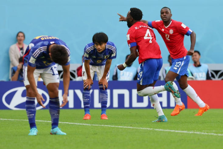 روز هشتم جام جهانی با شکست تیم شگفتی ساز دور اول گروهی آغاز شد و با یک پیروزی تیم ملی مراکش ادامه پیدا کرد. همچنین کانادا با شکست در برابر کرواسی، دومین تیم حذف شده از مسابقات جام جهانی شد.