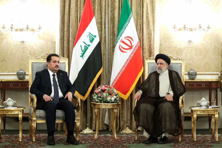 رئیسی با اشاره به اینکه روابط ما با عراق معمولی نیست، بلکه ریشه در اعتقادات و باورهای دو ملت دارد گفت: امیدواریم در دولت جدید عراق،‌ روابط دو کشور ارتقا پیدا کند.

