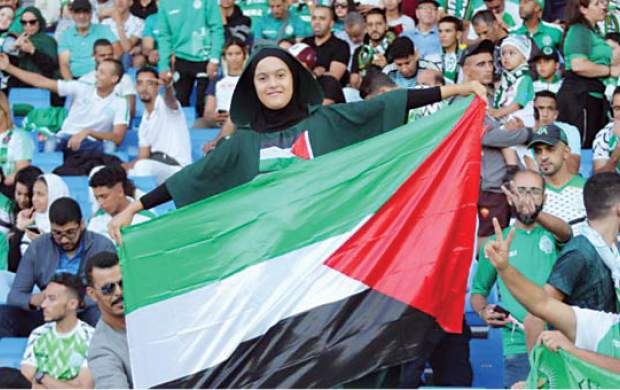  با اینکه فلسطین در مسابقات جام جهانی، حاضر نیست اما در قطر، می‌توان پرچم فلسطین را در هر جایی دید. این اقدامی است که بسیاری انجام می‌دهند تا مسئله فلسطین، مورد توجه جهانی قرار بگیرد.