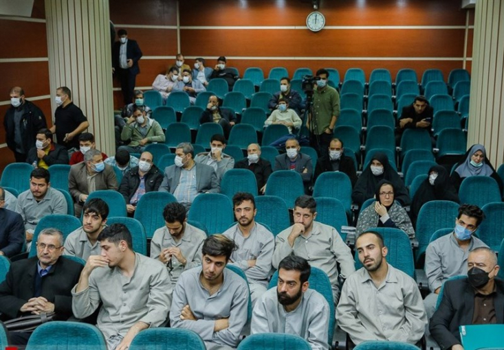 قاضی: تنها جرم شهید عجمیان پوشیدن لباس بسیج بود/ متهم: توبه میکنم! دومین جلسه دادگاه رسیدگی به پرونده ضاربان شهید روحالله عجمیان صبح امروز دهم آذر ماه در استان البرز برگزار شد.