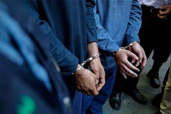 عوامل بمبگذاری ناموفق شیراز دستگیر شدند عوامل بمبگذاری ناموفق و خنثیشده مهرماه ۱۴۰۱ شیراز و در شب حادثه تروریستی شاهچراغ(ع)، با اقدام اطلاعاتی سربازان گمنام امام زمان در اطلاعات سپاه استان فارس شناسایی، تعقیب و دستگیر شدند.