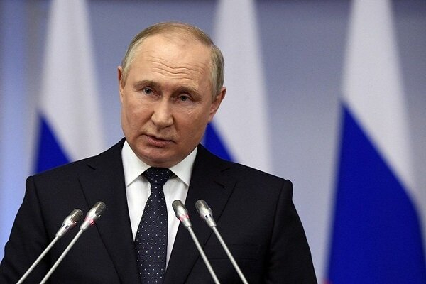 کاخ کرملین در واکنش به ادعای کاخ سفید درباره آمادگی واشنگتن برای مذاکره با مسکو بر سر حل و فصل بحران اوکراین، اعلام کرد که روسیه آماده مذاکره است اما غرب باید درخواست‌های مسکو را بپذیرد.
