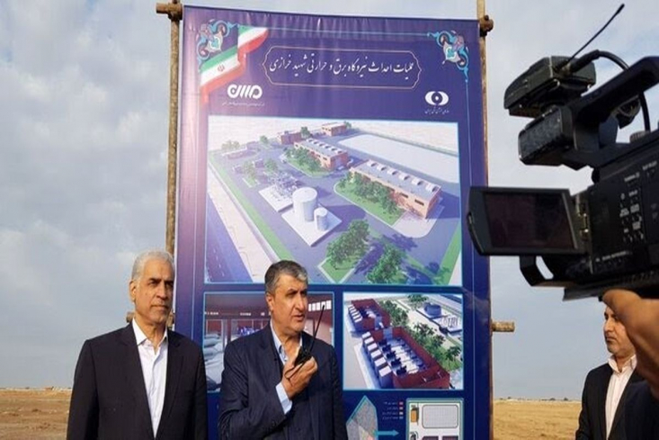 عملیات احداث نیروگاه اتمی"کارون" آغاز شد عملیات احداث نیروگاه 300 مگاواتی"کارون" با حضور رییس سازمان انرژی اتمی ایران و استاندار خوزستان در دارخوین از توابع شهرستان شادگان آغاز شد.