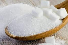  میانگین مصرف شکر سال گذشته حدود ۲ میلیون و ۴۰۰ هزار تن بود اما با توجه به کاهش سرانه مصرف پس از اصلاح ارز ترجیحی، مصرف شکر در بازار داخلی منطقی شده و به نظر می‌رسد آرام آرام به سمت ۲ میلیون و ۱۰۰ هزار تن در سال برسد.