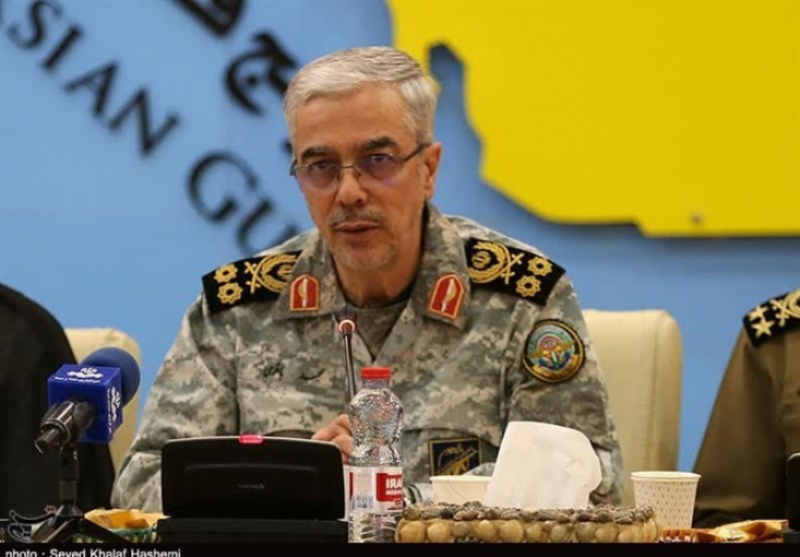 ناوهای آمریکایی در خلیج فارس ۱۰۰۰ کیلومتر از ایران فاصله گرفتند/ در زمان پیروزی انقلاب ۹۳درصد جمعیت علیه حکومت سیاه پهلوی به خیابان آمدند/ نیروهای مسلح دائم دشمنان را در زمین و فضا زیر نظر دارند رئیس ستادکل نیروهای مسلح با اشاره به اقتدار و قدرت نیروهای مسلح ایران گفت: در دو سال گذشته هیچ ناو هواپیمابر و بالگردبری از آمریکا در خلیج فارس حضور نداشت و بیش از ۱۰۰۰ کیلومتر هماکنون با سواحل ایران فاصله دارند.